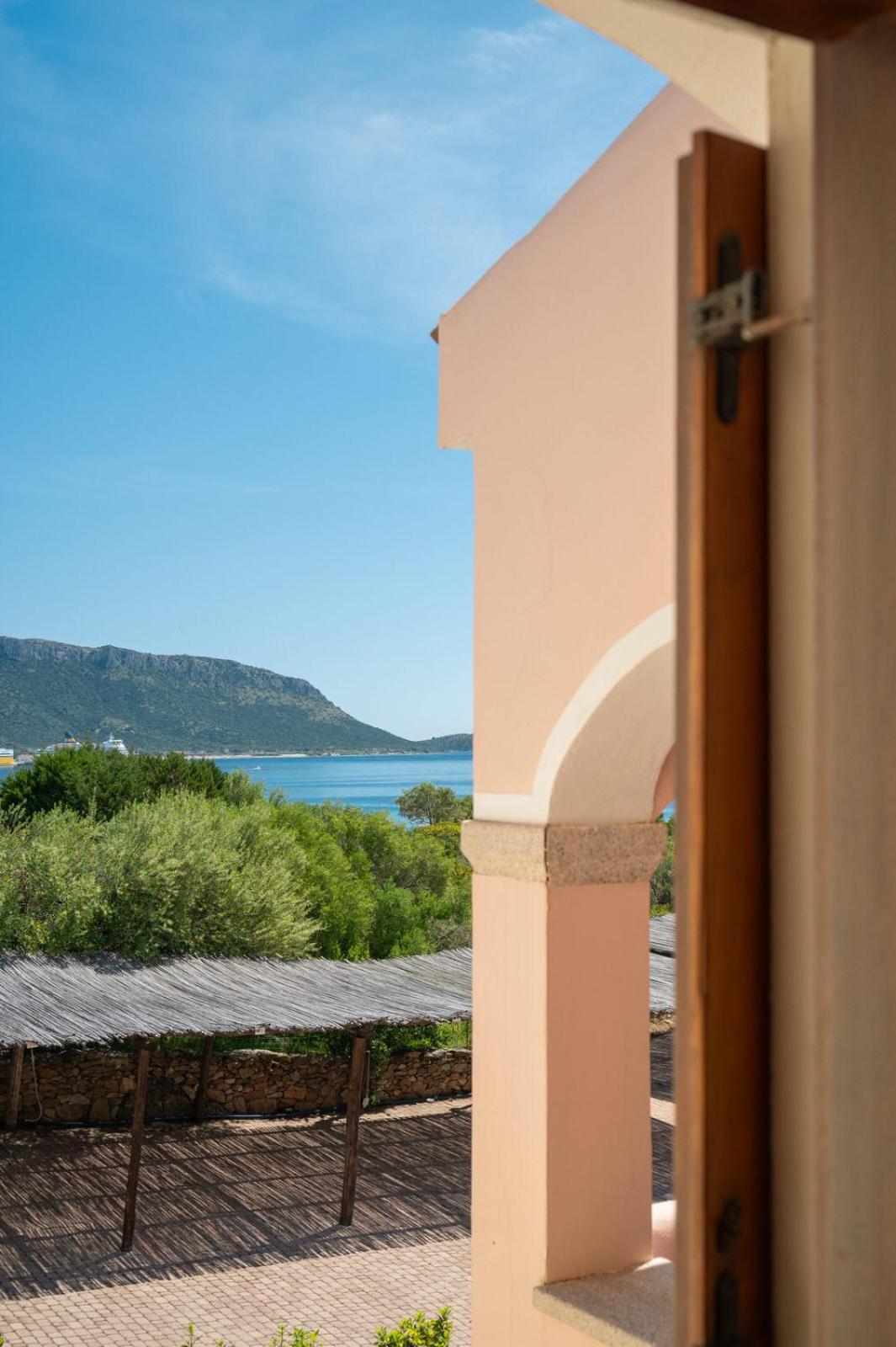 Spiaggia Bianca Pedra Rosa - Your House In Sardinia Golfo Aranci Exterior photo